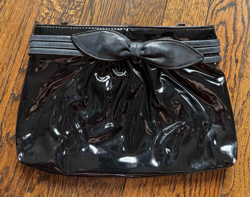 VTG ‘80s ‘90s Bag Bazaar 10.25” x 7” Black Patent Leather Bow Clutch Handbag